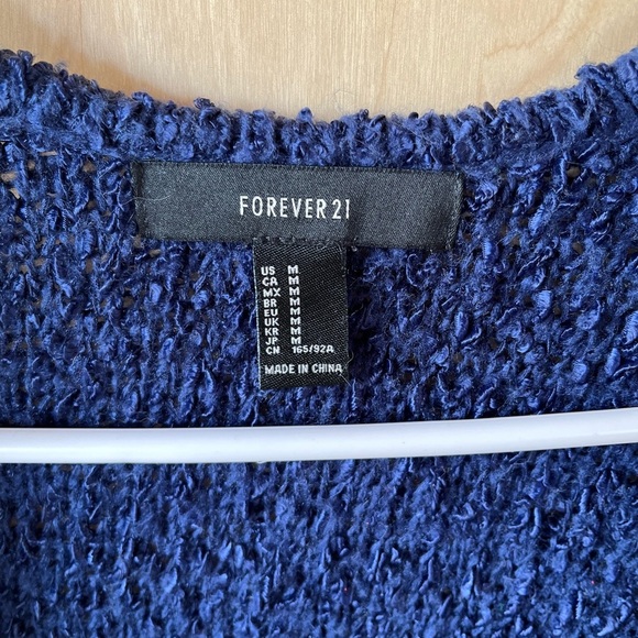 Women’s Sweater - Picture 2 of 2